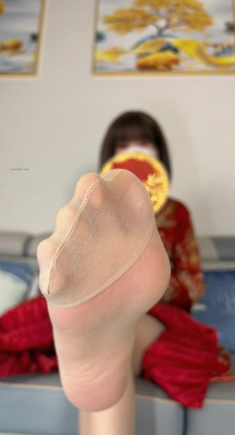 白龙猫女 – 秀禾服又来啦。【25P】